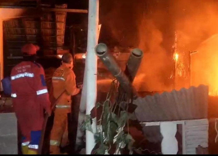 Diduga Akibat Bakar Sampah, Ponpes di Lebaksiu Tegal Terbakar Dini Hari