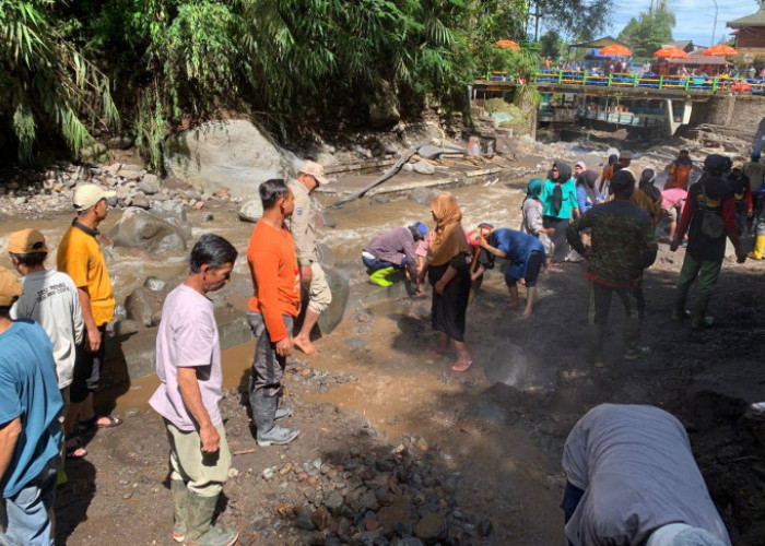 Penuh Lumpur, Pembersihan Pancuran 13 dan 5 Guci Tegal Butuh Waktu Sepekan 