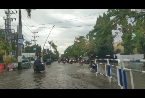 Banjir Kepung Jalan Kota Tegal, Sekolah dan Jalur Protokol Terendam  