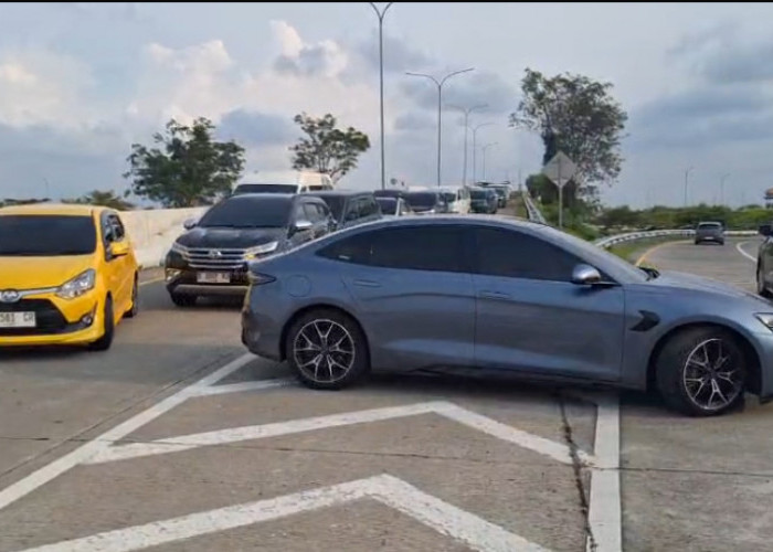 Arus Balik Mulai Ramai, One Way Muli dari Tol Brebes Barat-Cikatama Diberlakukan