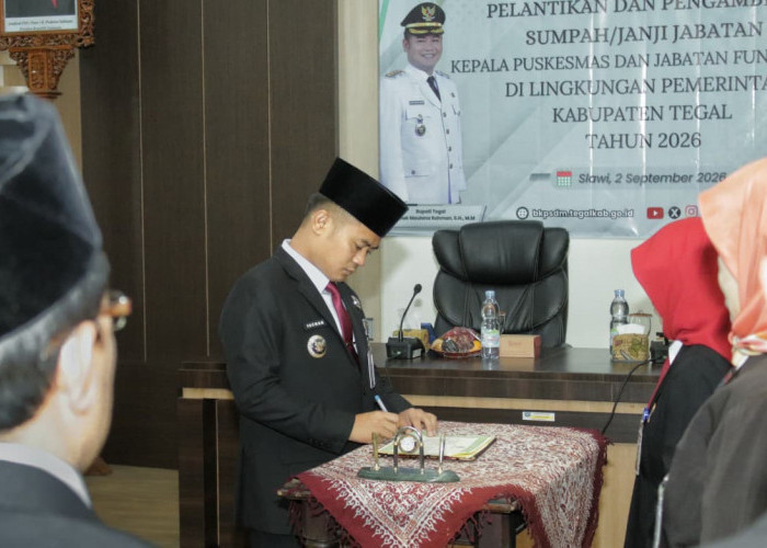 Bupati Tegal Lantik 13 ASN, Tiga Ditugaskan Jadi Kepala Puskesmas