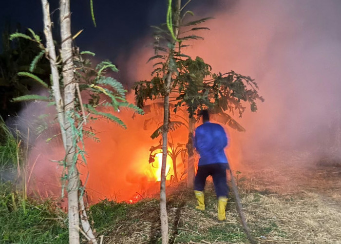 Kebakaran Dini Hari, Rumah Warga di Demangaran Tegal Nyaris Terbakar!