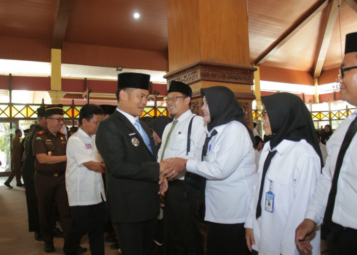 Pelantikan Anggota BPD Kabupaten Tegal, Bupati Minta Bansos Dikawal Ketat!