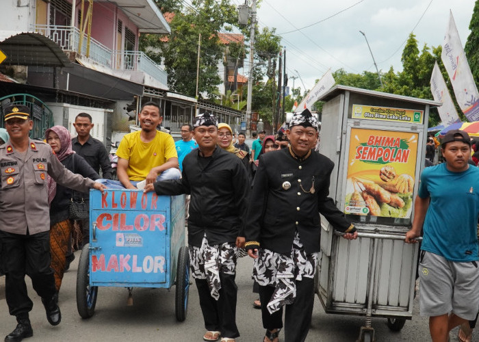 Dikirab, 110 PKL di Tegal Resmi Diboyong ke Jalan Melati