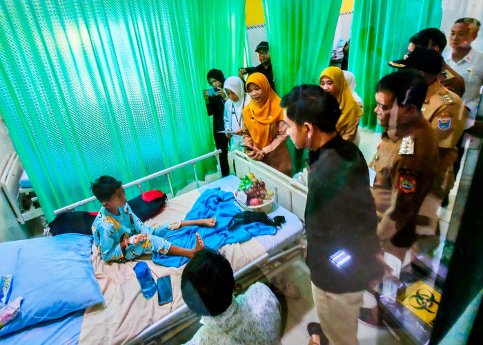 Turun Gunung! Gibran dan Ahmad Luthfi Jenguk 700 Korban Keracunan MBG di Batang
