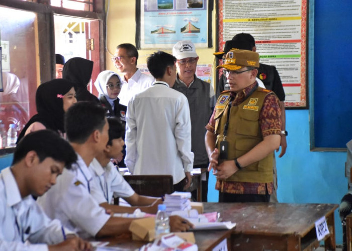 Tinjau TPS, Pj Bupati Tegal Temukan Hal Ini di Lapangan