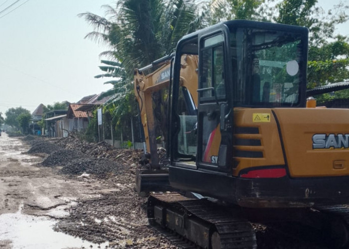 Perbaikan Jalan di Desa Kecipir Dimulai, Anggota DPRD Brebes Minta Pembangunan Sesuai Mutu
