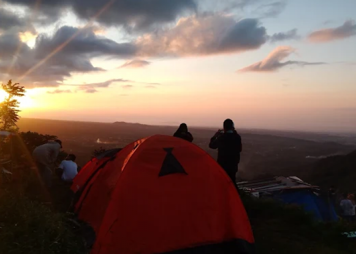Wisata Hemat Bukit Tranggulasih Banyumas, Spot Sunrise yang Lebih Indah dari Bali