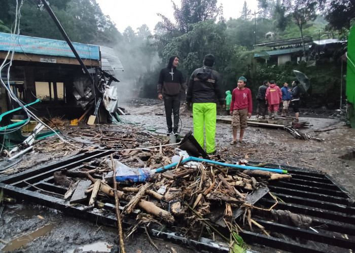 Update Bencana Guci Tegal: Lereng Slamet Longsor Sebabkan Akses Jembatan Lumpuh, 700 Bibit Pohon Hanyut