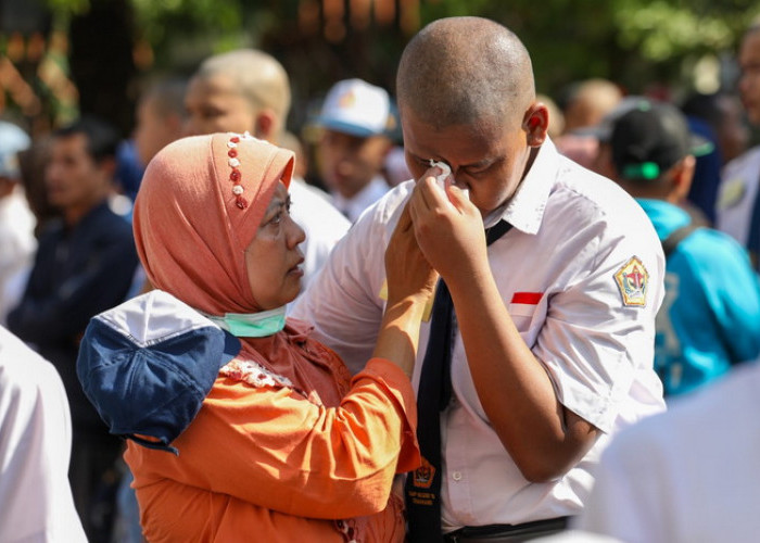 Hujan Air Mata Warnai Serah Terima Siswa Baru SMKN Jateng di Semarang