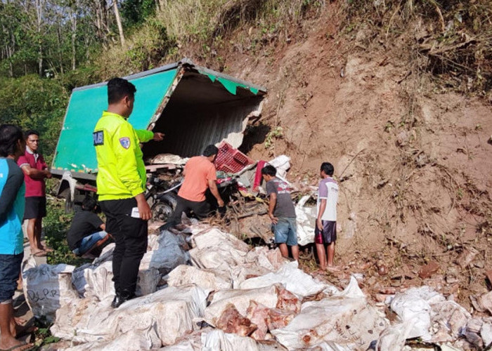 Kecelakaan Truk Boks di Tersono Batang: Sopir Meninggal Usai Hantam Tebing