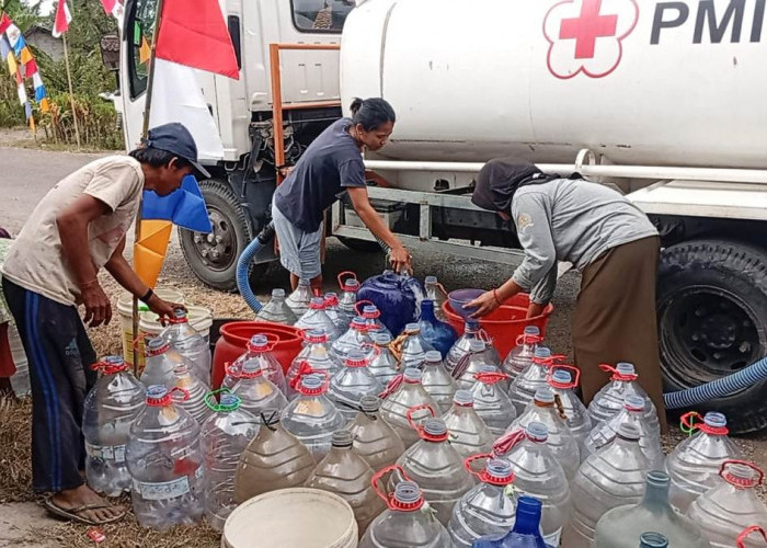 Krisis Air Bersih di Kabupaten Tegal: PMI Salurkan 8.000 Liter Air untuk 2 Kecamatan Ini
