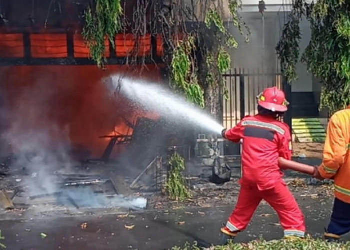Cerita Saksi Mata Kebakaran Toko Basa Putri Pemalang : Kurang dari 10 Menit Api Sudah Membesar