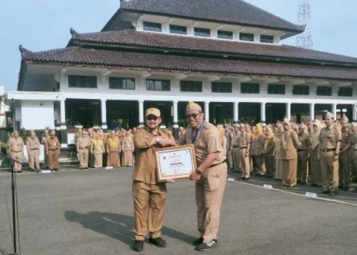 Perangkat Daerah Teraktif Kelola Informasi Publik di Pemalang Terima Penghargaan