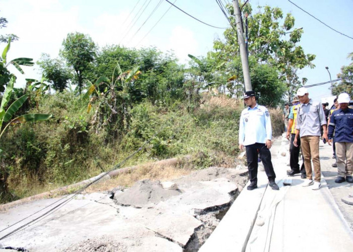 Sedot Rp30 Miliar, Bupati Tegal Tinjau Proyek Jalan Yamansari-Bojong