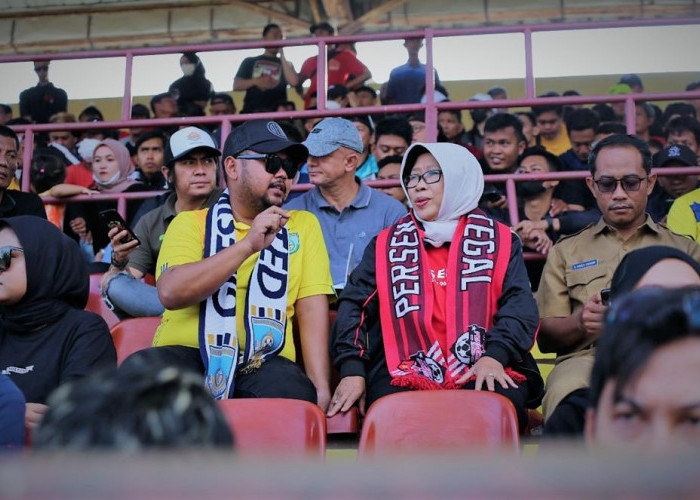 Bupati Tegal Nonton Laga Perdana Liga 2 Indonesia Persekat vs Gresik United