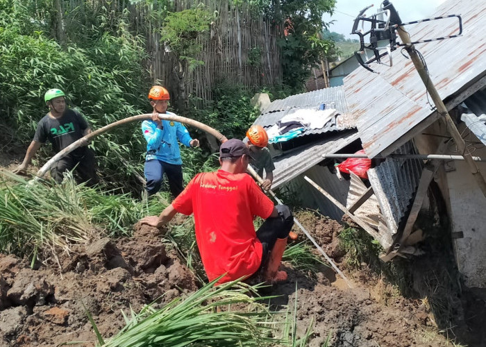 Bencana Longsor Terjadi di Sirampog Brebes, Warga Terpaksa Mengungsi