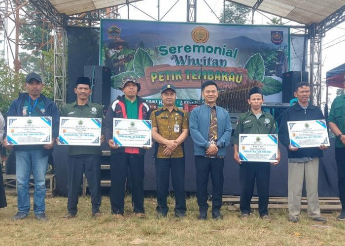 Buruh Tani Tembakau di Bumijawa Dapatkan Paket Bantuan DBHCHT Provinsi Jateng