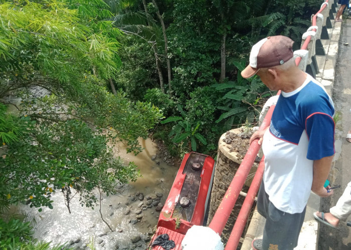 BREAKING NEWS! Truk Tangki Nyemplung ke Sungai Glagah Brebes, Sopir Meninggal Dunia 