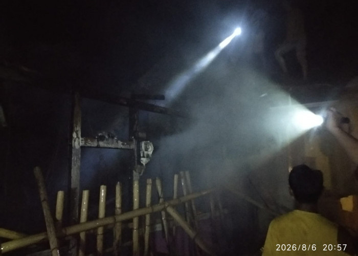 Rumah Warga di Suradadi Tegal Terbakar Diduga Akibat Korsleting Listrik, Damkar Padamkan Api dalam Dua Jam