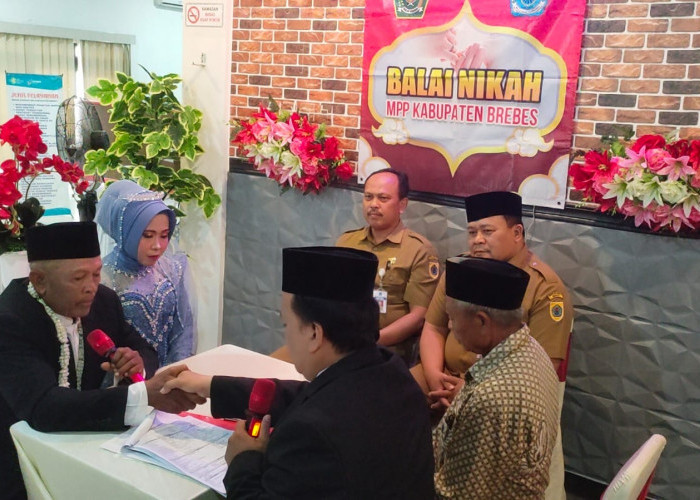 7 Pasangan Ikut Nikah Massal di Brebes, Ada yang Berusia 60 Tahun