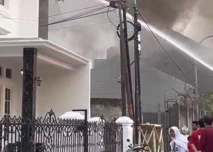 Kebakaran Rumah Sarang Walet di Jalan Sipayung Tegal Gegerkan Warga Sore Ini