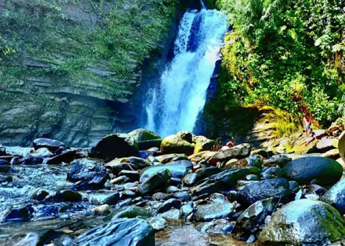 Pesona Curug Dhuwur Pemalang, Air Terjun Eksotis yang Jarang Terjamah