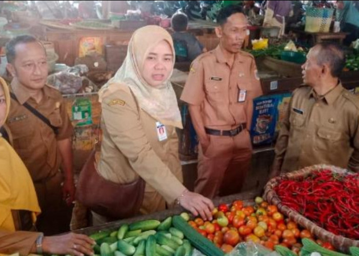 Jelang Nataru 2025, Pemkab Brebes Sidak Harga Sembako di Pasar Tradisional 