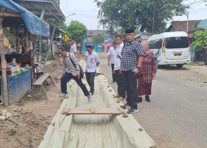 Pastikan Selesai Tepat Waktu, Komisi III DPRD Sidak Perbaikan Jalan di Brebes, Ini Hasilnya