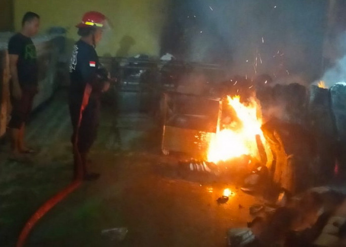Gudang PT Gopek di Tegal Terbakar, Penyebab Masih Dalam Penyelidikan