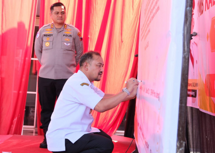 Bupati Pemalang Teken Pakta Integritas SPMB 2026, Tegaskan Penerimaan Murid Baru Bersih