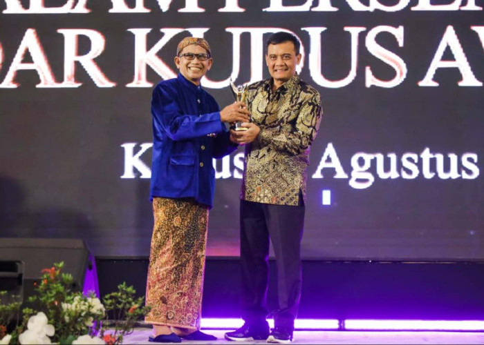 Terobosan Speling dan Vokasi Antar Ahmad Luthfi Raih Special Achievement Award 