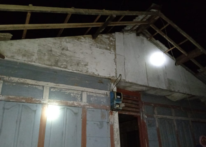 Angin Kencang Terjang Dua Rumah di Desa Batumirah Kabupaten Tegal