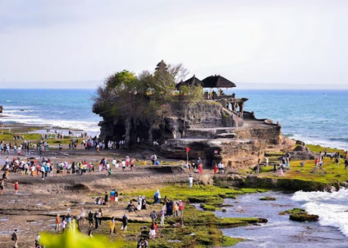 4 Mitos Tersembunyi di Balik Keindahan Tanah Lot Bali 