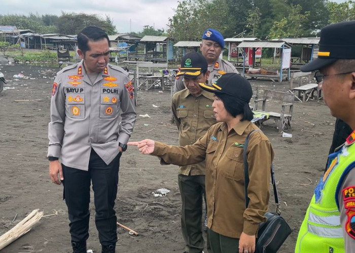 Kapolres Tegal Cek Temuan Kayu di Pantai Larangan, Perhutani: Bukan Tebangan