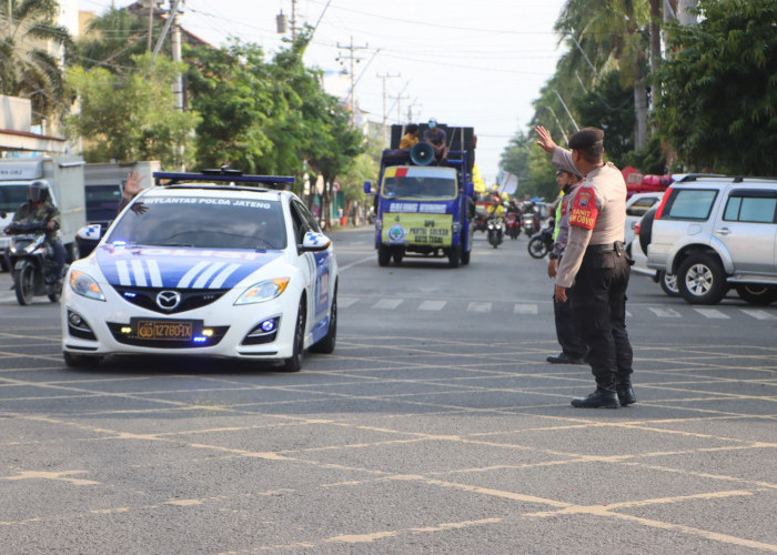 Polisi Amankan Pawai Kendaraan Parpol Peserta Pemilu 2024 di Tegal