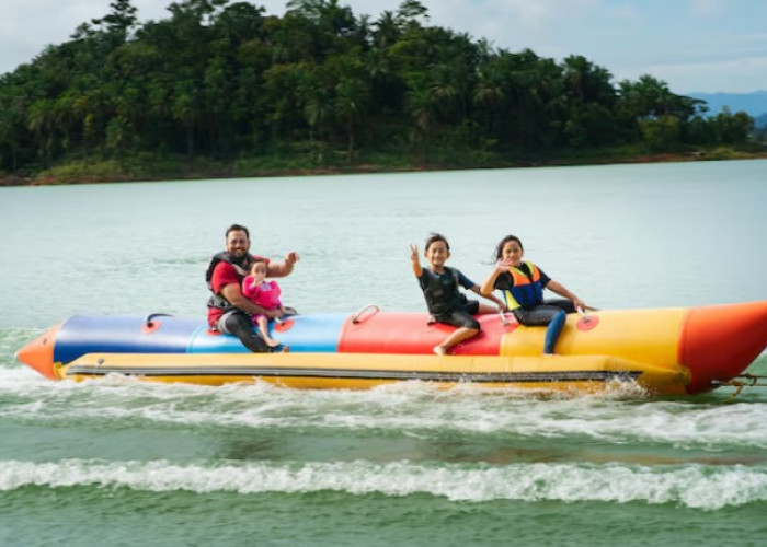 3 Pantai Jawa Tengah dengan Olahraga Air Modern, dari Jetski hingga Banana Boat