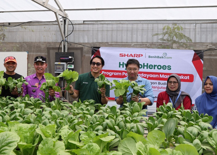 Aksi Nyata Sharp Berdayakan Ibu Muda Bekasi Lewat Bisnis Hidroponik