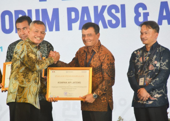 Gubernur Jateng Ahmad Luthfi Terima Dua Penghargaan Sekaligus dari KPK