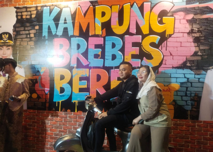 Tarik Pengunjung, Stan Dinperwaskim Pamerkan Kampung Brebes Beres di BBF 2025
