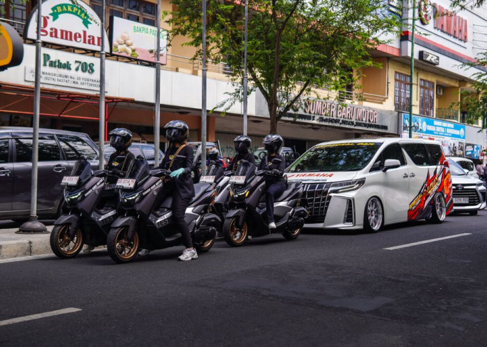 Hari Pelanggan Nasional, Yamaha Antar NMAX 'TURBO' Pakai Mobil Mewah untuk Konsumen