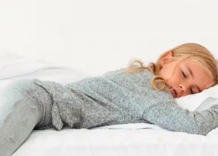 Mitos Larangan Tidur Tengkurap Kaki Diangkat ke Atas Dianggap Kurang Sopan, Kok Bisa?
