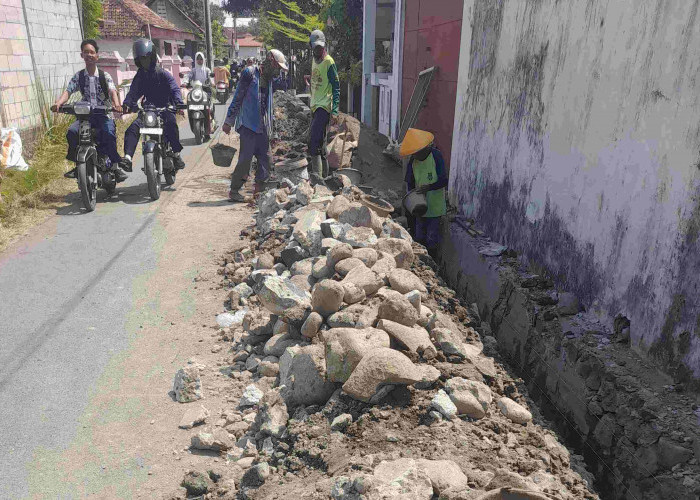 Proyek Drainase Jalan A Yani Petarukan Pemalang Disorot, Warga Pertanyakan Material dan Papan Informasi