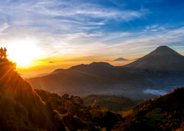 Gak Harus ke Dieng! Ini 5 Tempat Wisata Puncak di Jawa Tengah yang Pemandangannya Juara