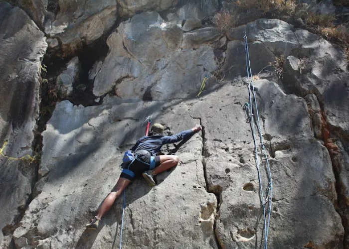 4 Spot Wisata Panjat Tebing di Jawa Tengah 2025, Lokasi Favorit untuk Pecinta Adrenalin