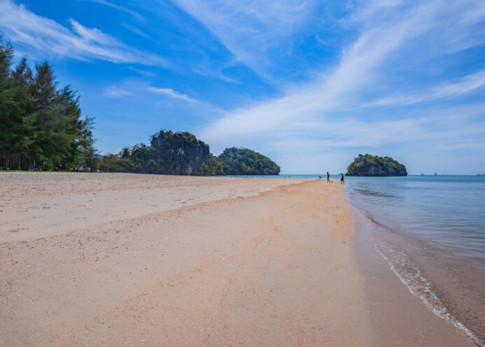 7 Pantai Eksotis di Jawa Tengah yang Mudah Dijangkau Wisatawan