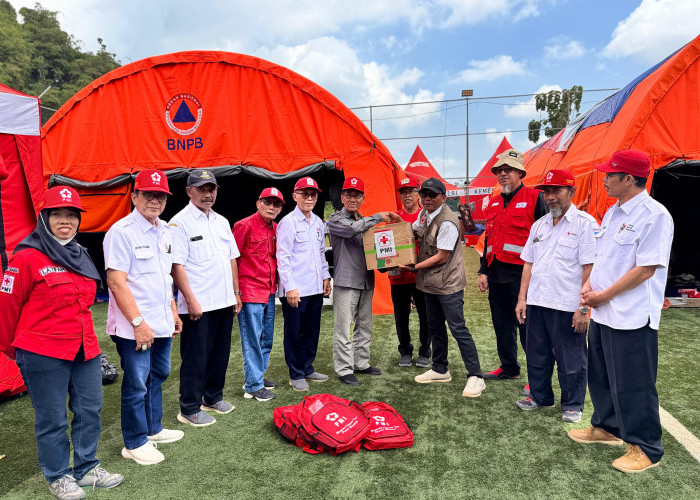 Bantuan Logistik untuk Korban Bencana Tanah Bergerak di Brebes Digelontor PMI Kabupaten Tegal 