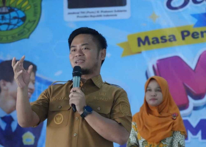 Bupati Tegal Pacu Peserta Didik Baru SMK NU 01 Slawi Jadi Pengusaha Digital