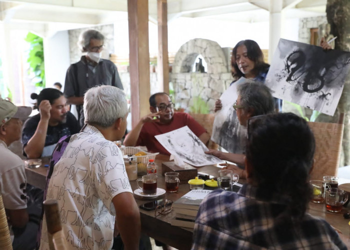 Ganjar Pranowo Gojekan Bareng Butet dan Seniman di Yogyakarta 