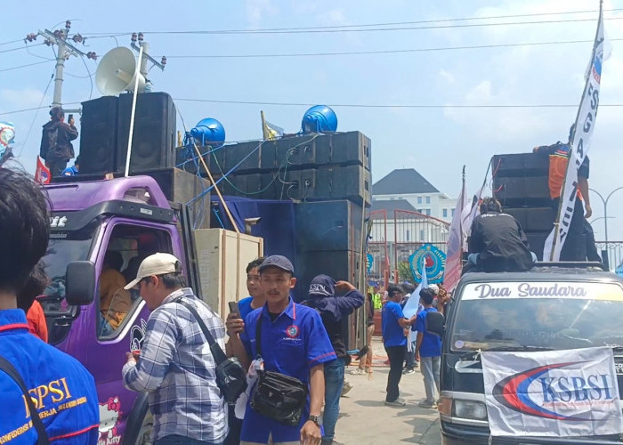 Buruh di Brebes Gelar Aksi Demo Tuntut Penerapan UMSK 2026